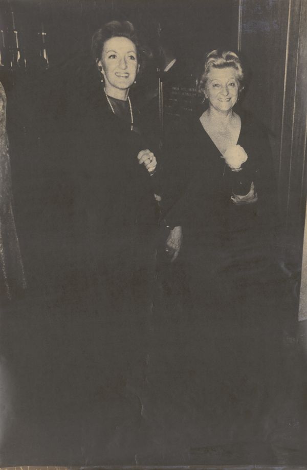 Mesdames Palomino et Brind'Amour lors de la remise du parchemin honorifique du ministère de l’Immigration