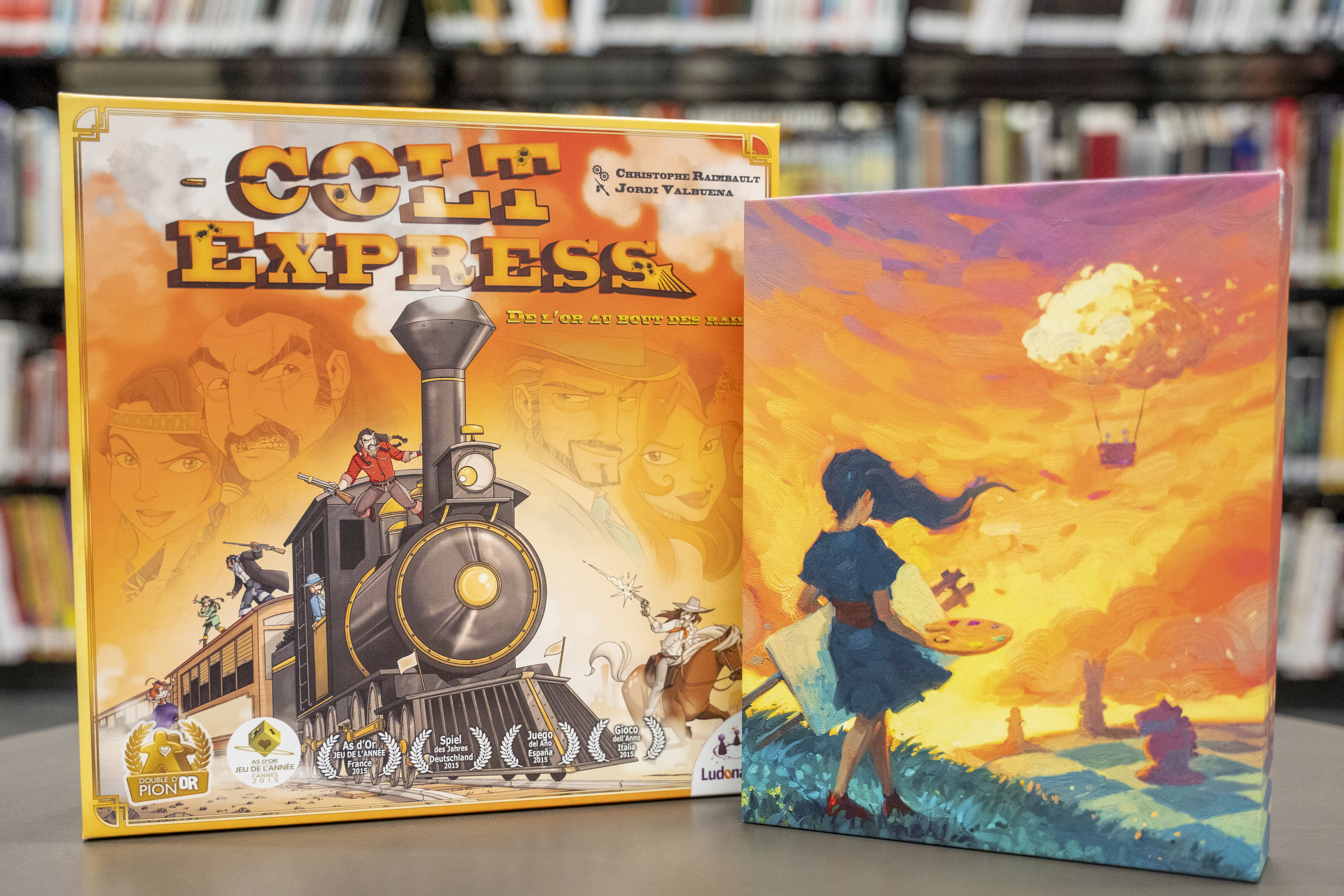 Boîtes des jeux Colt express et Canvas.