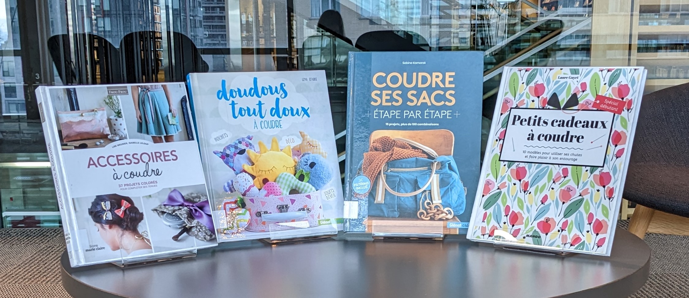 4 livres : Accessoires à coudre, Doudous tout doux à coudre, Coudre ses sacs étape par étape et Petits cadeaux à coudre 
