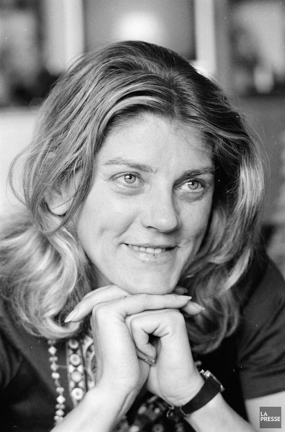 Portrait d'une femme souriante (Clémence DesRochers).