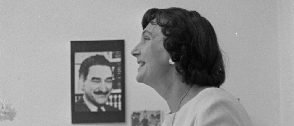 Simonne Monet-Chartrand à son bureau vers 1972