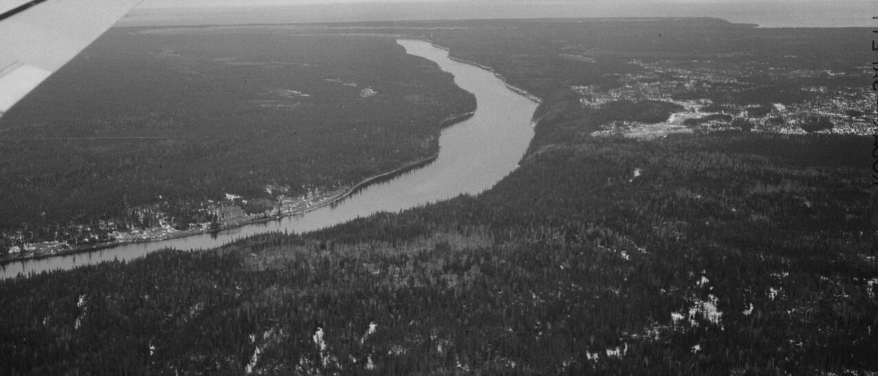 Vue aérienne de la rivière Moisie, 3 mai 1951