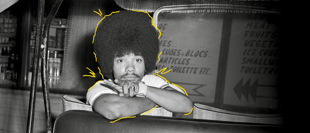 Photo en noir et blanc du chanteur Georges Thurston (Boule Noire), jeune