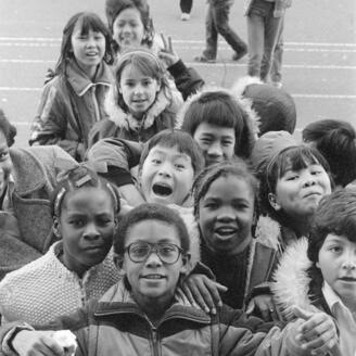 Enfants de différentes origines ethniques.